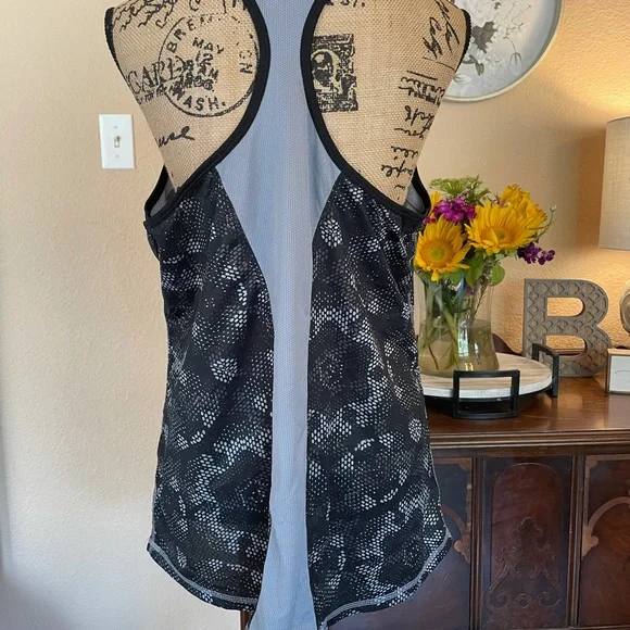 {CHAMPION} Black & Gray Pattern Loose Fit Athletic Top - Picture 5 of 10